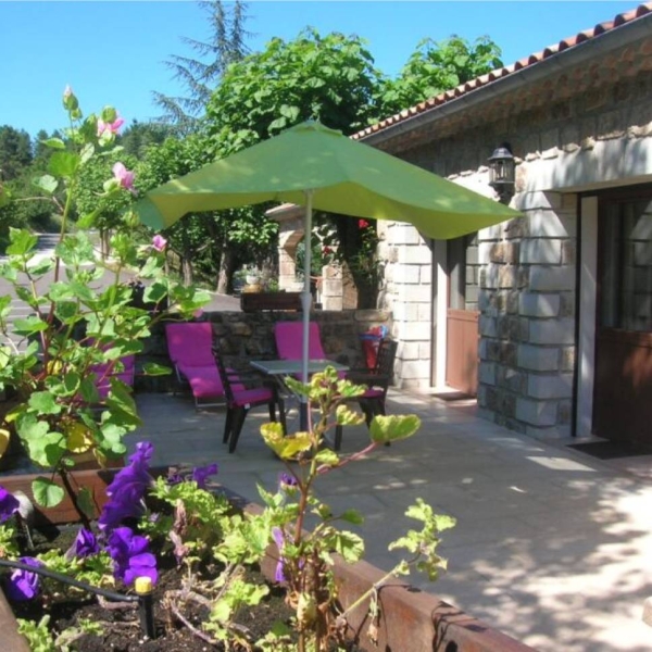 L'Hôtel - Aux Vieux Arceaux - restaurant MERCUER - Hôtel Prades - Restaurant Prades - les meilleurs restaurant de MERCUER